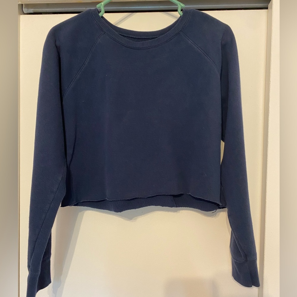 navy blue cropped crew neck
